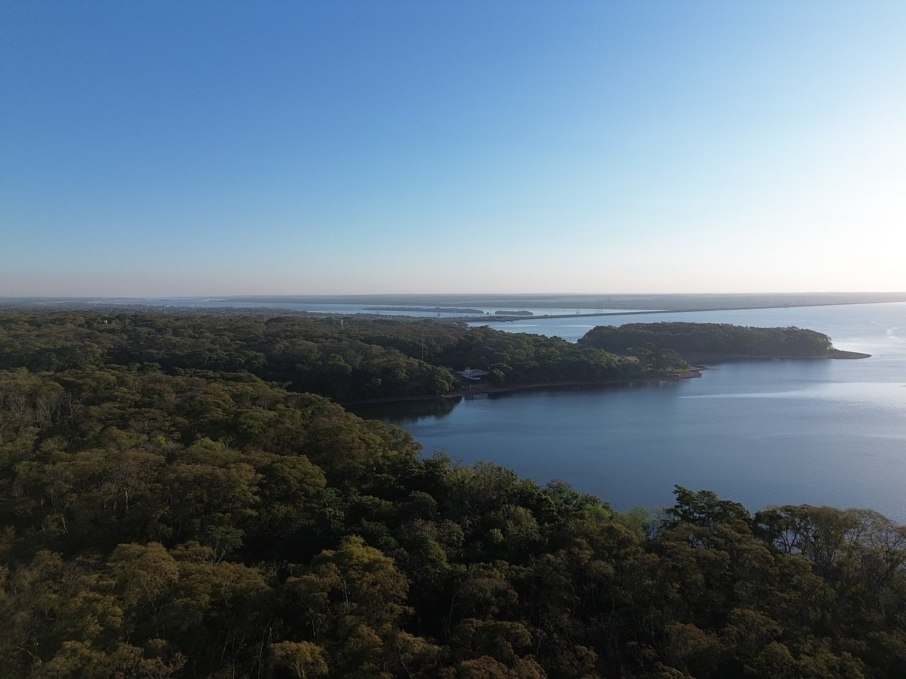Remanescente florestal contínuo em paisagem antropizada